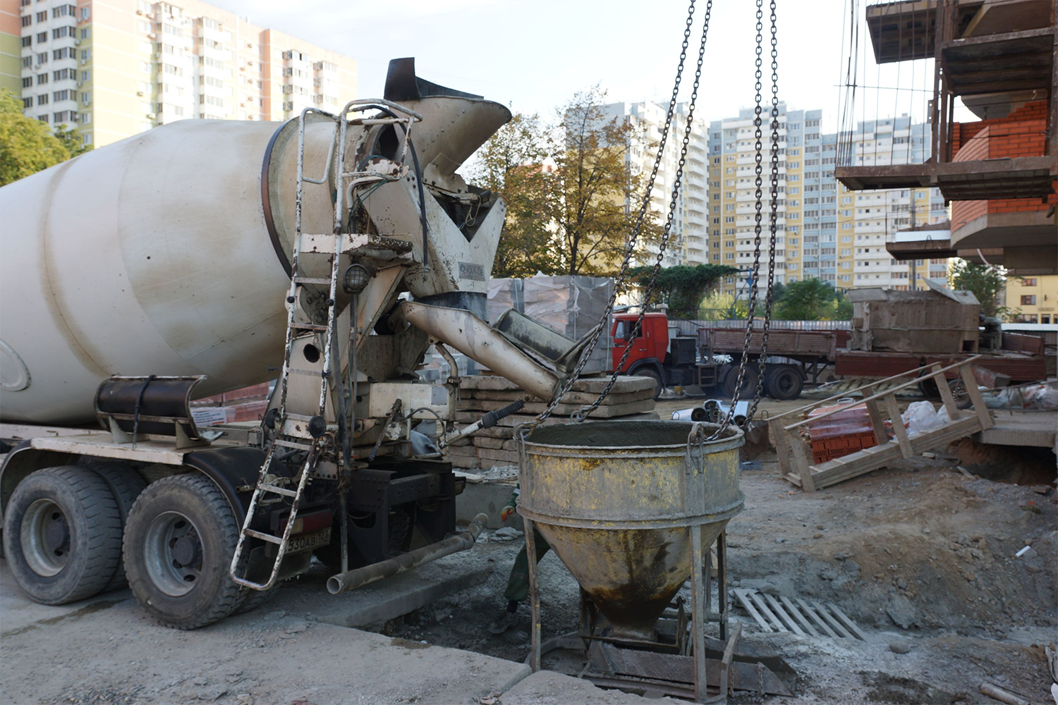 89p1gj2vctk6xvve1mk9ic3ph3ycyjqq Бадья для бетона TeaM БН 3,0м3 с лотком